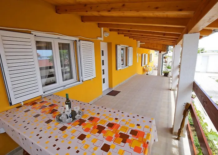 Apartment Marta Ražanac